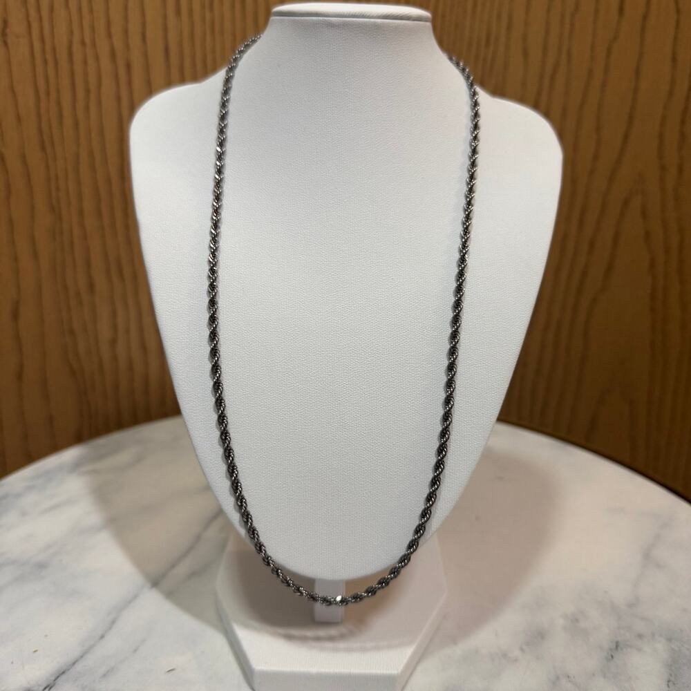 Necklace silver tone glittery!